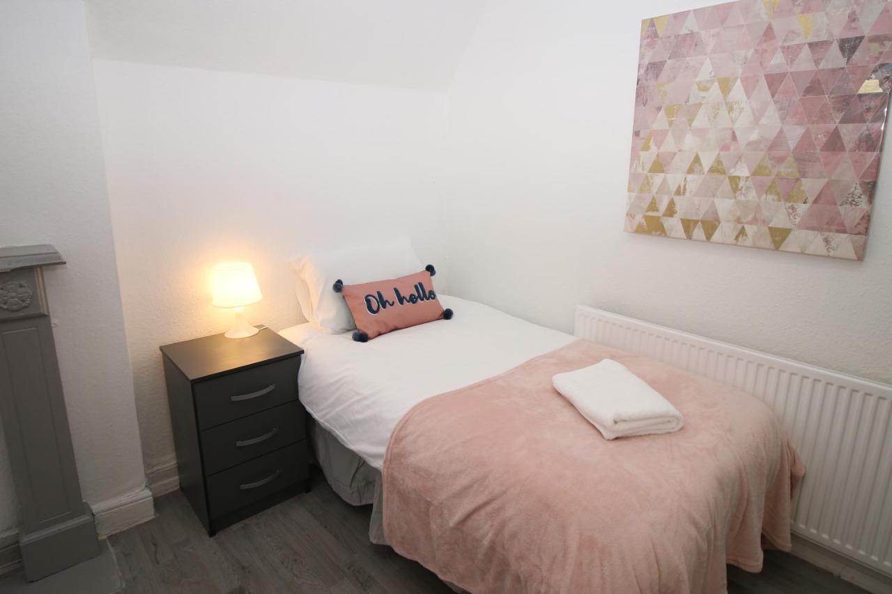 Free Local Parking - Fast Wifi - Sleeps 10 Guests By Property Promise Cardiff Ngoại thất bức ảnh