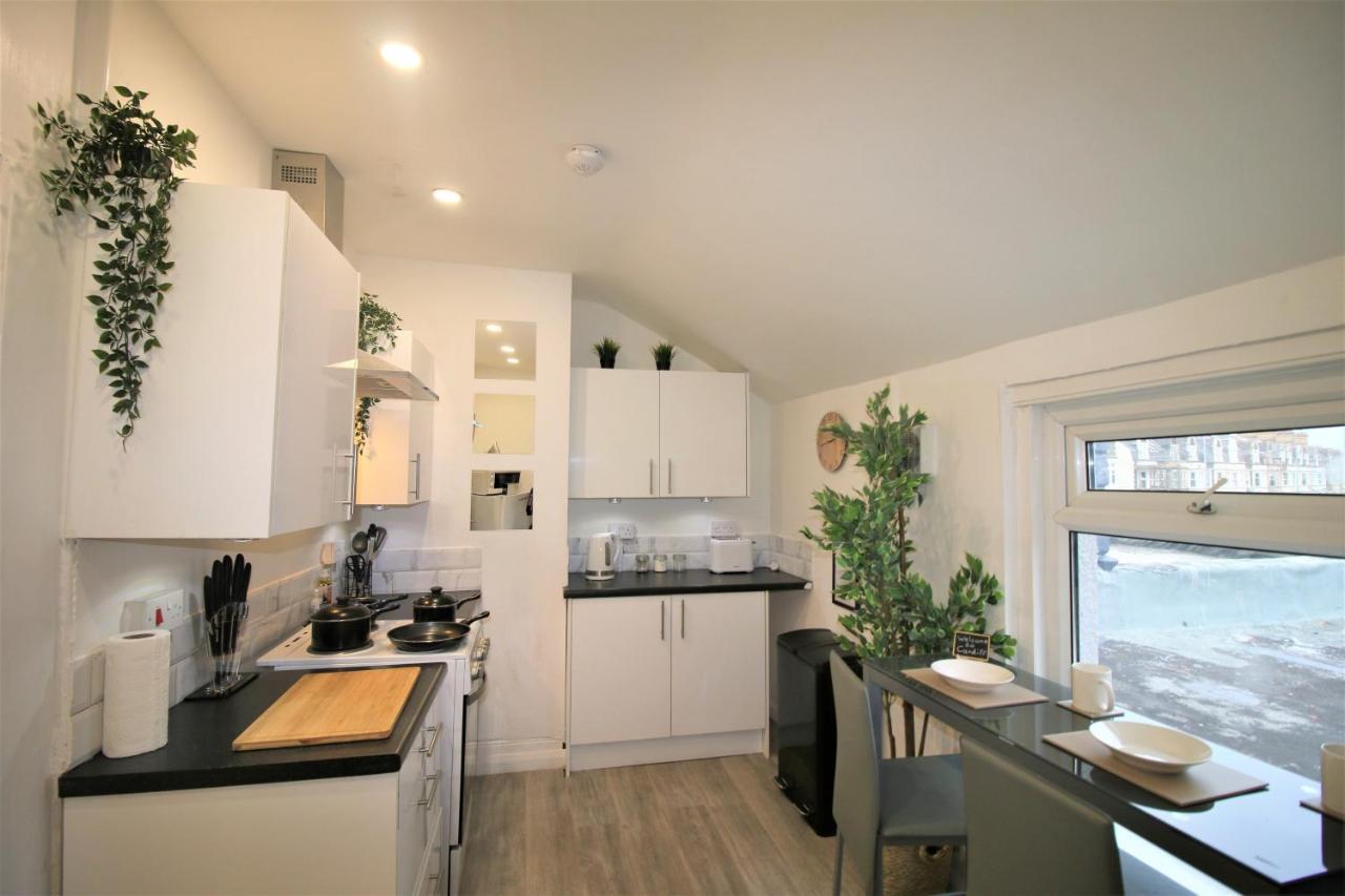 Free Local Parking - Fast Wifi - Sleeps 10 Guests By Property Promise Cardiff Ngoại thất bức ảnh