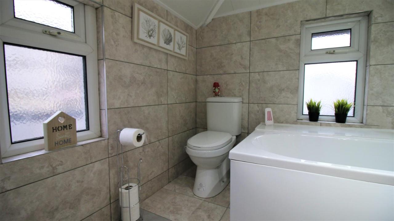 Free Local Parking - Fast Wifi - Sleeps 10 Guests By Property Promise Cardiff Ngoại thất bức ảnh