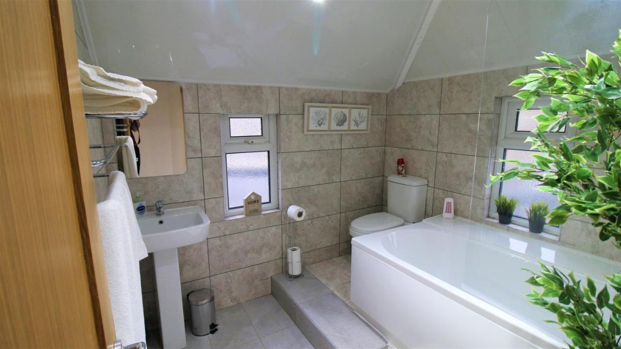 Free Local Parking - Fast Wifi - Sleeps 10 Guests By Property Promise Cardiff Ngoại thất bức ảnh