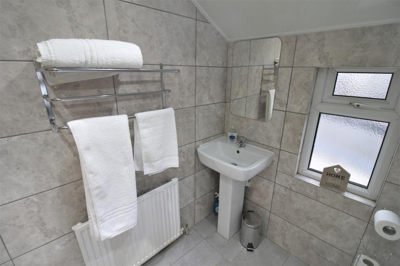 Free Local Parking - Fast Wifi - Sleeps 10 Guests By Property Promise Cardiff Ngoại thất bức ảnh