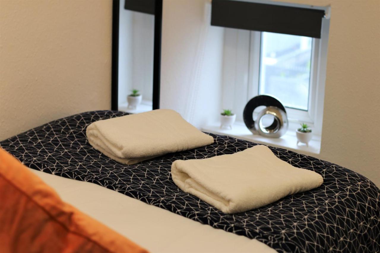 Free Local Parking - Fast Wifi - Sleeps 10 Guests By Property Promise Cardiff Ngoại thất bức ảnh